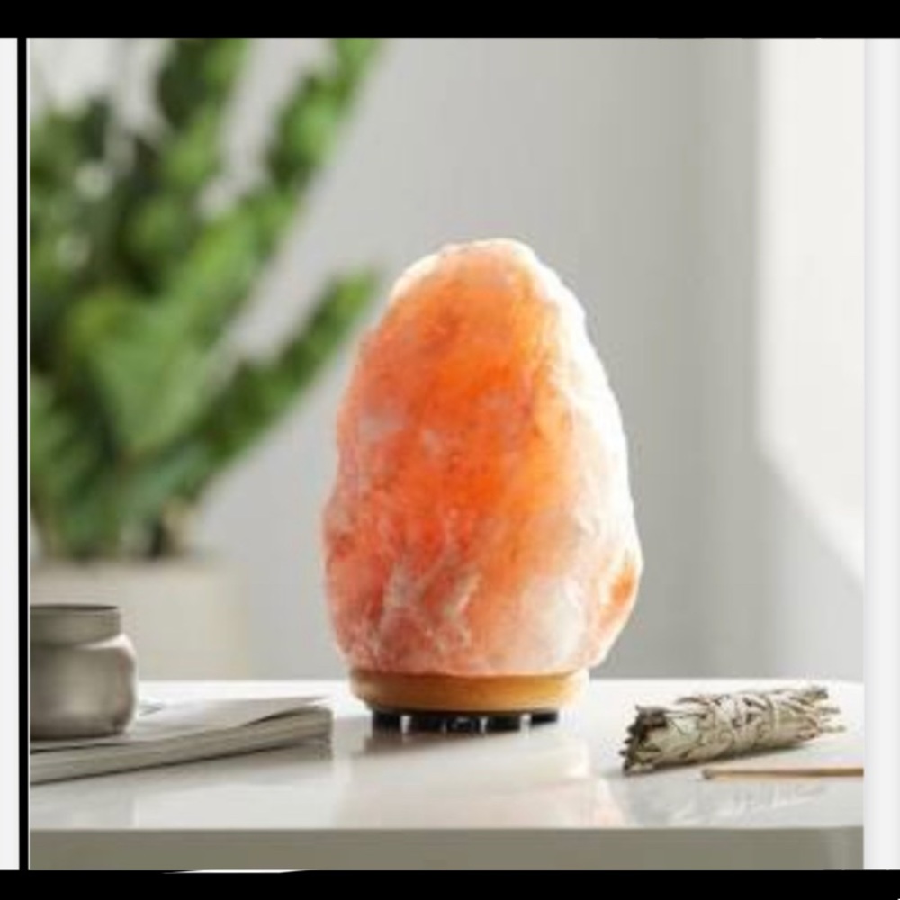 Natural Himalayan salt lamp